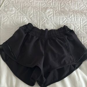 Women's lululemon Black hotty hot shorts 2.5 inch low rise Athletic Shorts